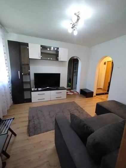 Apartament cu 2 camere semidecomandat în 1 Decembrie 1918