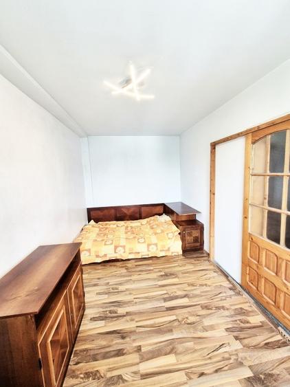 Apartament cu 3 camere semidecomandat în Craiovei