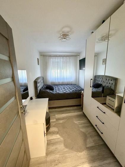 Apartament cu 3 camere decomandat în Exterior Vest