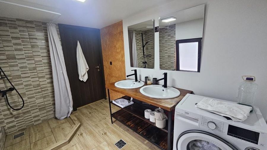 Casă cu 4 camere cu Teren 965 Mp în Vale