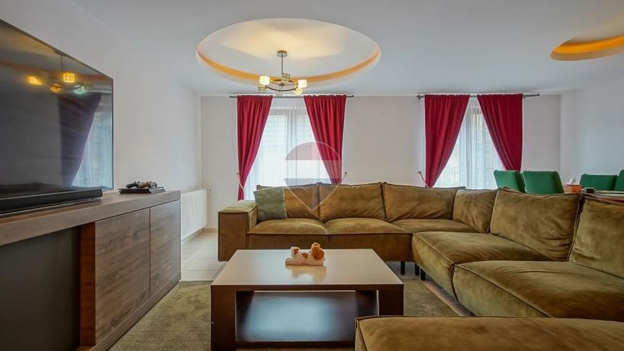 Casă cu 5 camere cu Teren 300 Mp în Central