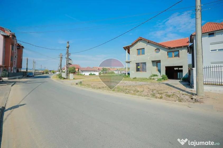 Casă cu 4 camere cu Teren 161 Mp în Central