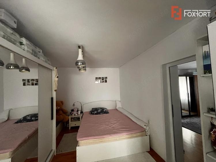 Casă cu 3 camere cu Teren 1094 Mp în Izvin