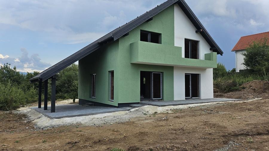 Casă cu 4 camere în Șelimbăr