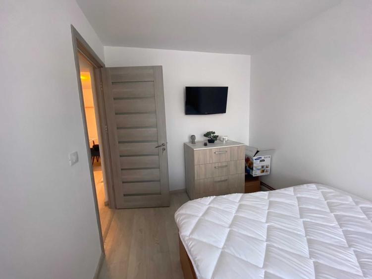 Apartament cu 2 camere semidecomandat în Micro 8
