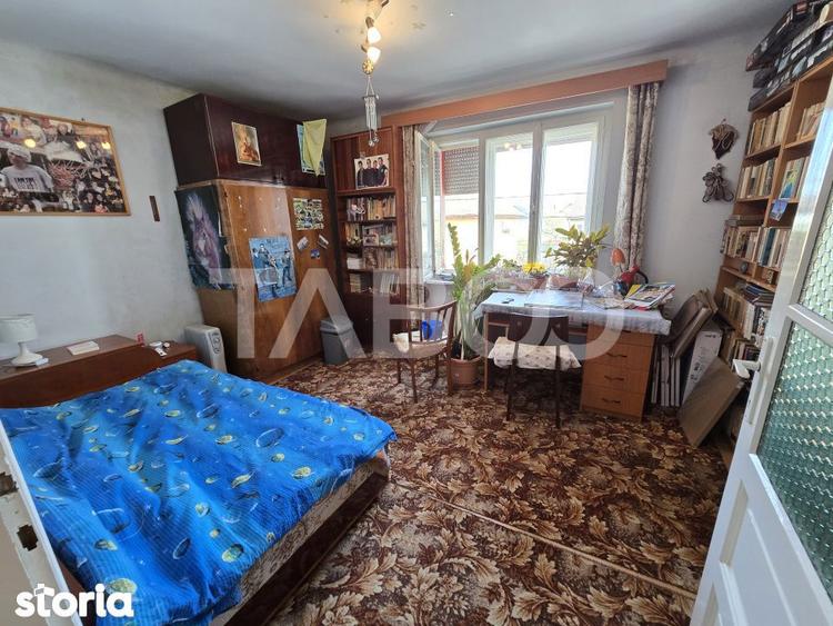 Casă cu 6 camere cu Canalizare în Sub Arini