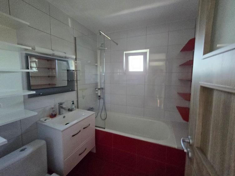 Apartament cu 3 camere decomandat, mobilat în Lipovei