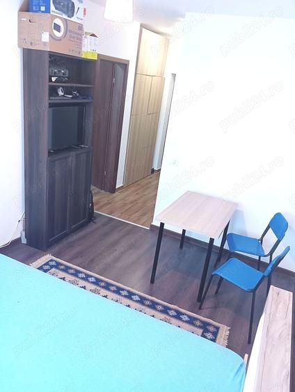 Garsonieră decomandată în Roșu