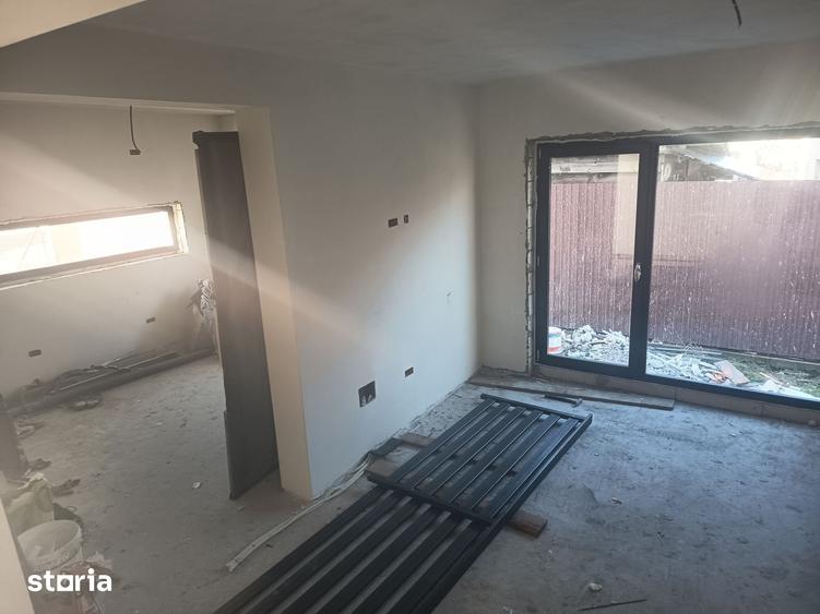 Casă cu 5 camere cu Teren 330 Mp în Central