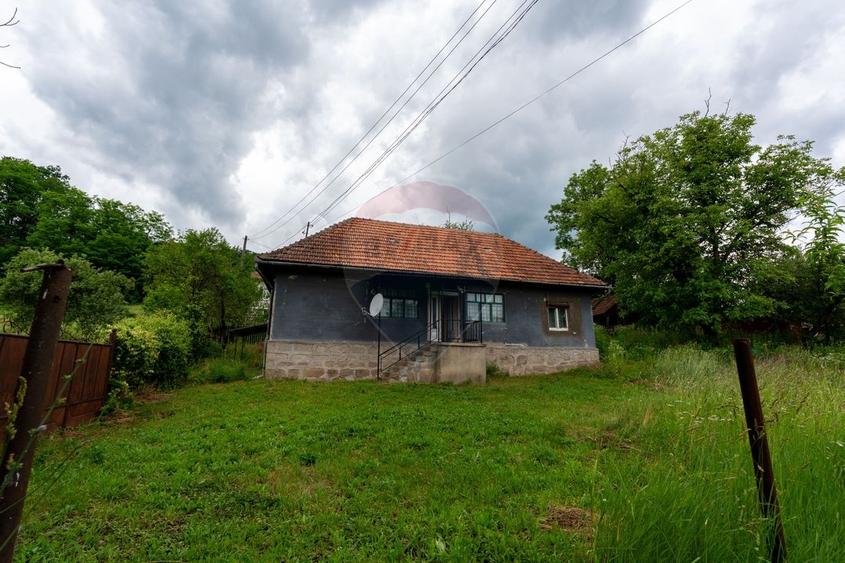Casă individuală cu 6 camere cu Teren 2143 Mp în Crișan