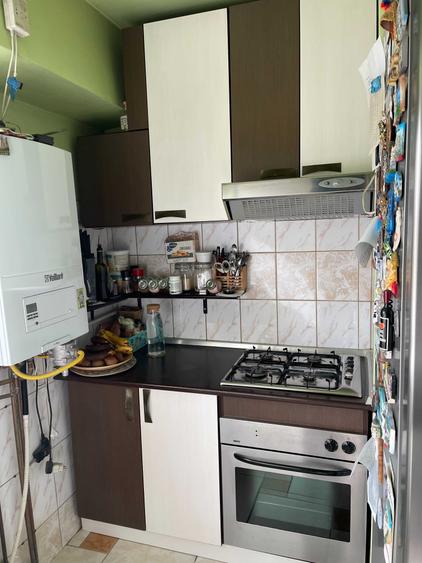 Apartament cu 4 camere decomandat, mobilat în Nicolina