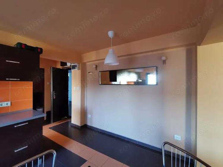 Apartament cu 3 camere decomandat în Micro IV