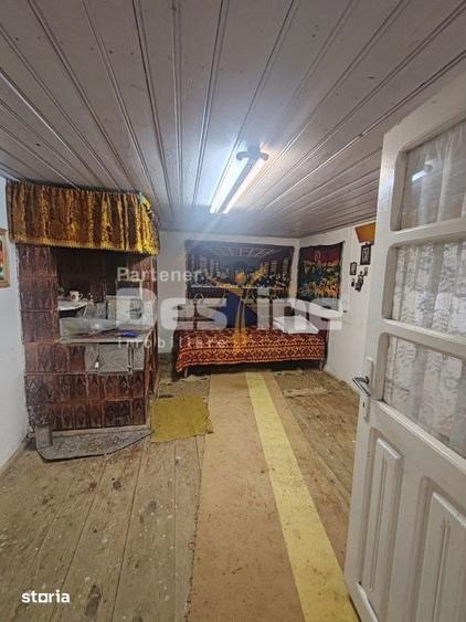 Casă cu 2 camere cu Teren 3972 Mp în Roșiești