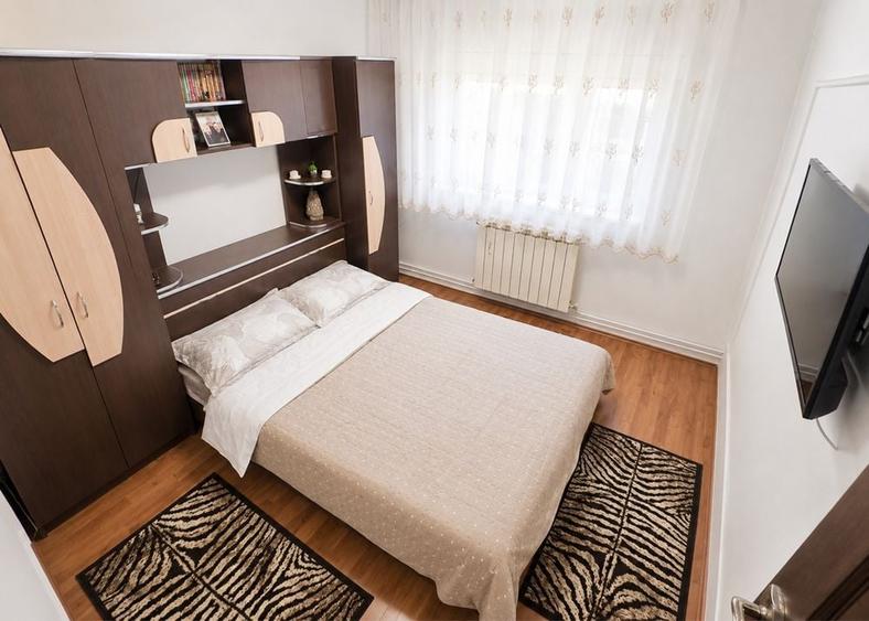 Apartament cu 2 camere decomandat în Exterior Vest