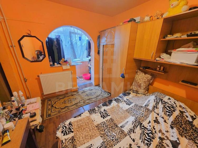 Apartament cu 2 camere semidecomandat, mobilat în Craiovița Nouă