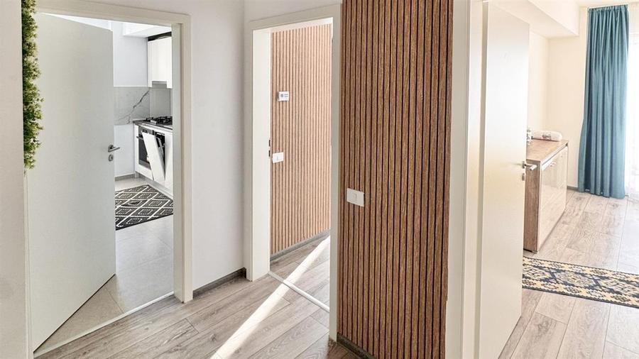 Apartament cu 2 camere decomandat în Tractorul