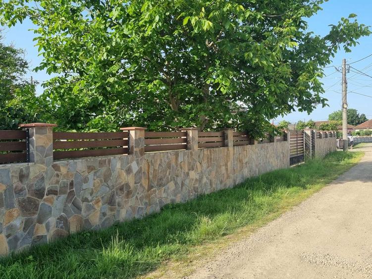 Teren de 1100 mp, în Gârdani