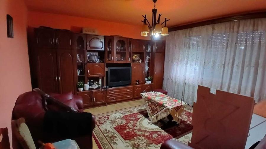 Apartament cu 2 camere decomandat în Deda