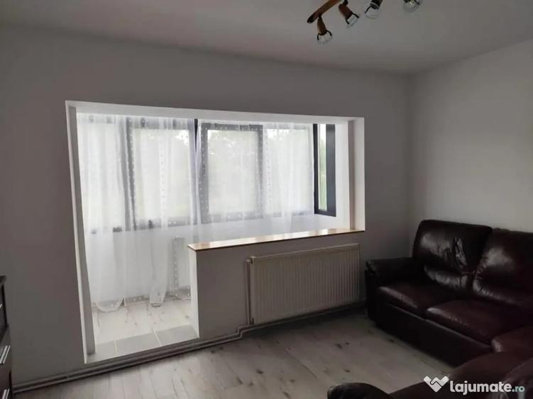Apartament cu 2 camere decomandat în Poiana