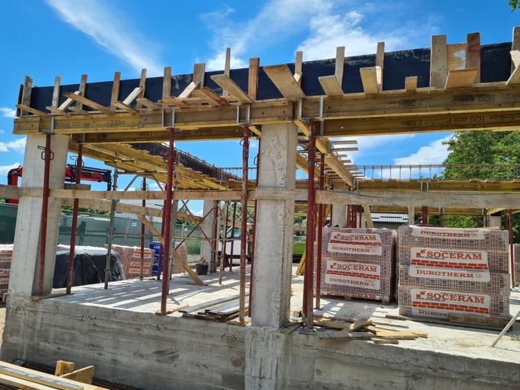 Casă individuală cu 3 camere cu Teren 300 Mp în Central