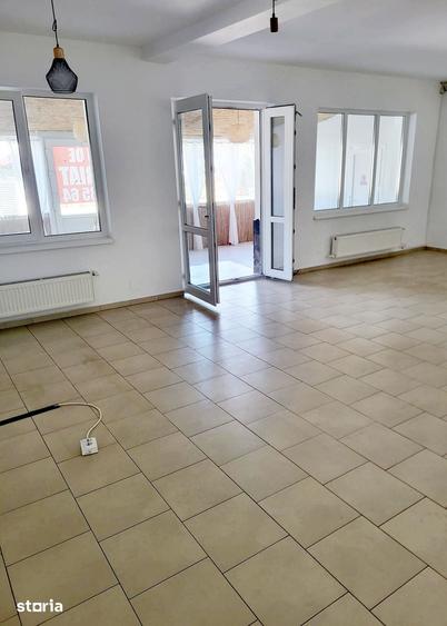 Spațiu comercial, de 75 mp, în Bucium
