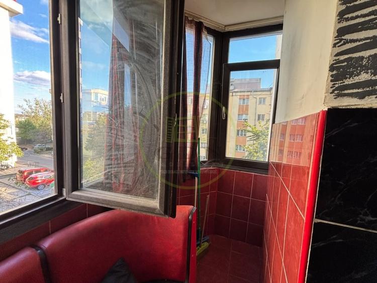 Apartament cu 4 camere semidecomandat, mobilat în Lăpuș