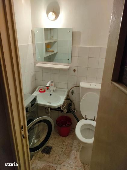 Apartament cu 4 camere decomandat în Podu Roș
