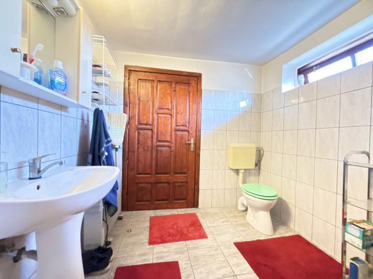 Casă cu 4 camere în Săcălaz