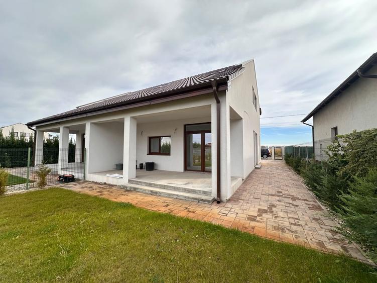 Duplex cu 5 camere cu Canalizare în Moșnița Nouă