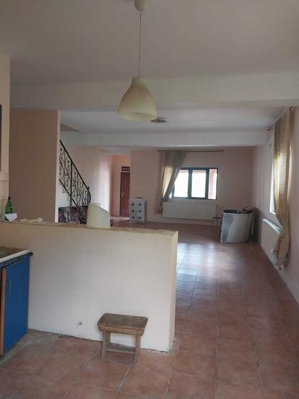 Casa (vila) de vanzare - 2