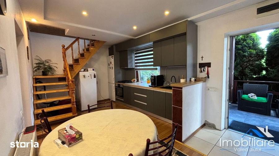 Casă cu 4 camere cu Teren 370 Mp în Central