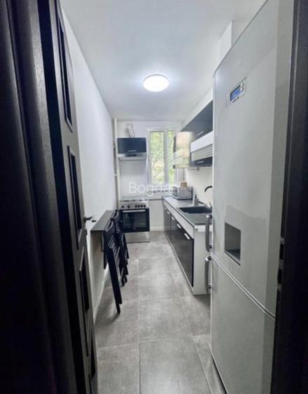Apartament cu 4 camere semidecomandat în Central