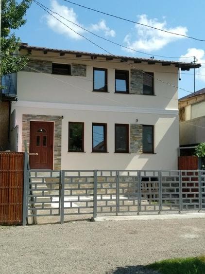 Casă individuală cu 3 camere cu Teren 50 Mp în Central