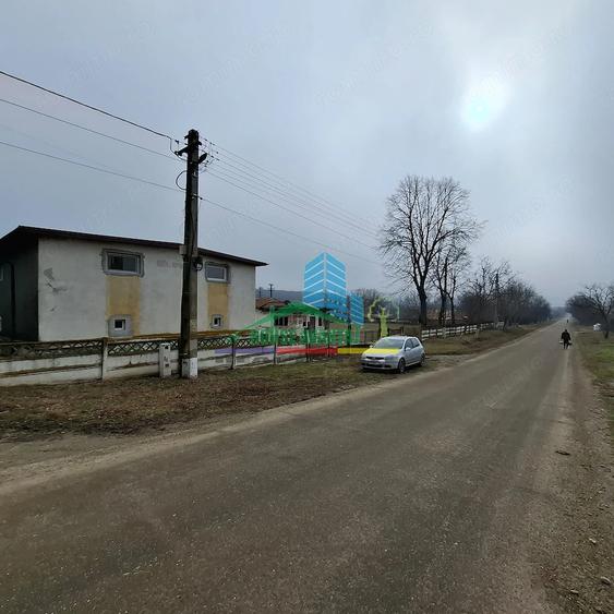 Spațiu comercial, de 900 mp, în Tănăsoaia
