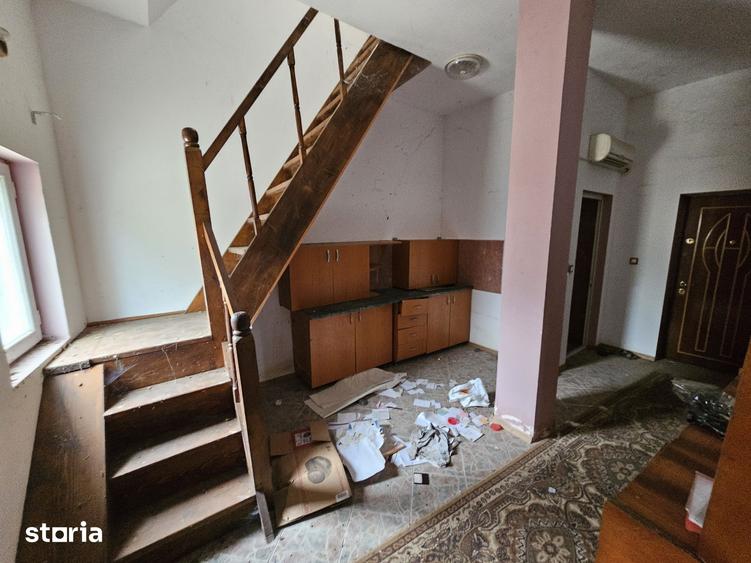 Casă cu 4 camere cu Teren 1249 Mp în Central