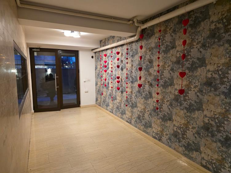 Apartament cu 3 camere semidecomandat în Dămăroaia