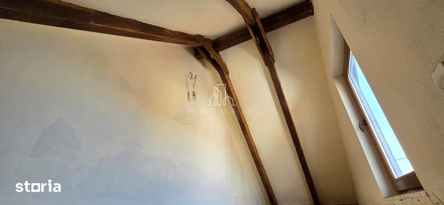 Casă decomandat cu Teren 1000 Mp în Central