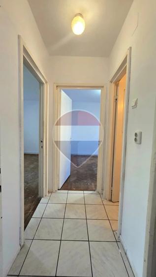 Apartament cu 3 camere semidecomandat în Nord