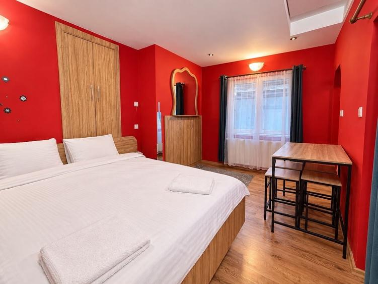 Casă cu 6 camere cu Canalizare în Centrul Istoric