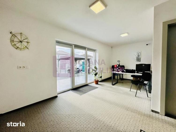 Casă cu 8 camere cu Teren 824 Mp în Central