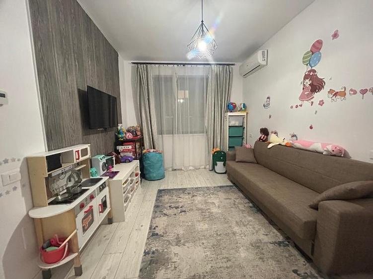 Casă cu 5 camere cu Teren 218 Mp în Prelungirea Ghencea