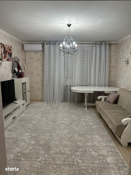 Apartament cu 3 camere în Romană