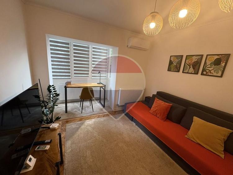 Apartament cu 2 camere decomandat, mobilat în Central