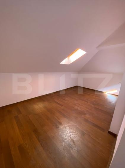 Apartament cu 5 camere decomandat, mobilat în Decebal