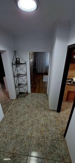 Apartament cu 3 camere decomandat în Găvana
