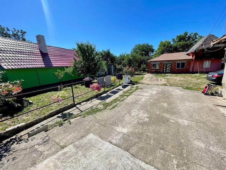 Casă individuală cu 4 camere decomandat cu Canalizare în Periferie