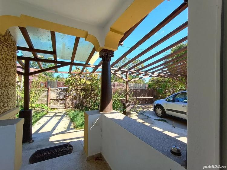 Casă cu 5 camere cu Teren 2509 Mp în Icoana