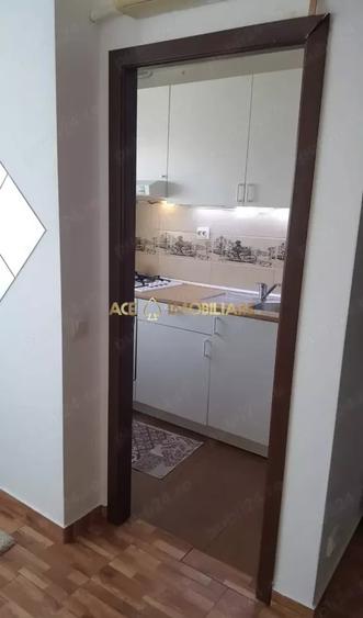 Garsonieră decomandată, mobilată în Titan