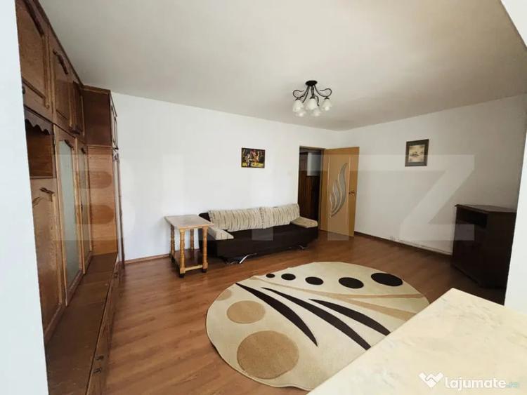 Apartament cu 3 camere decomandat în Bartolomeu