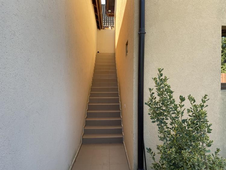 Casă cu 5 camere cu Teren 238 Mp în Cisnădie